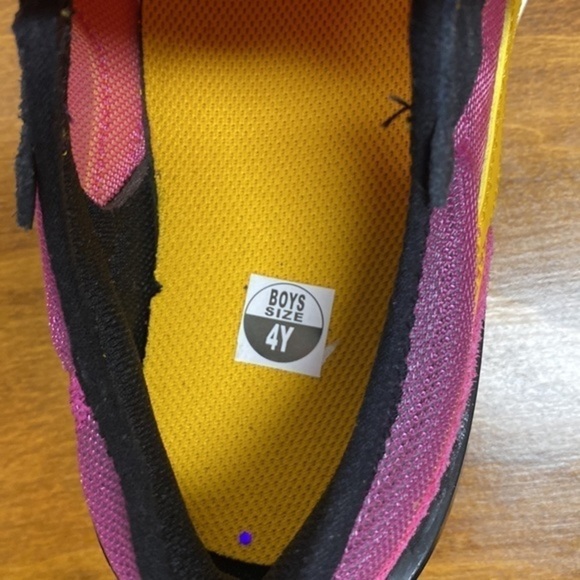 Nike size 4y boys.like new‎ no shoe strings. - Picture 9 of 9